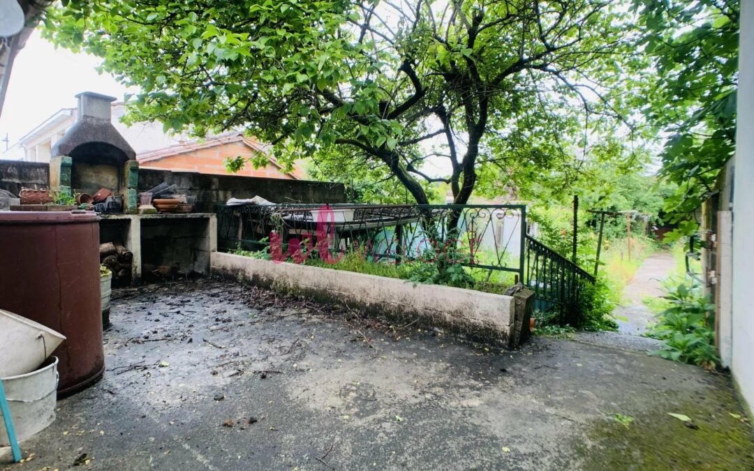 Maison / Villa avec jardin