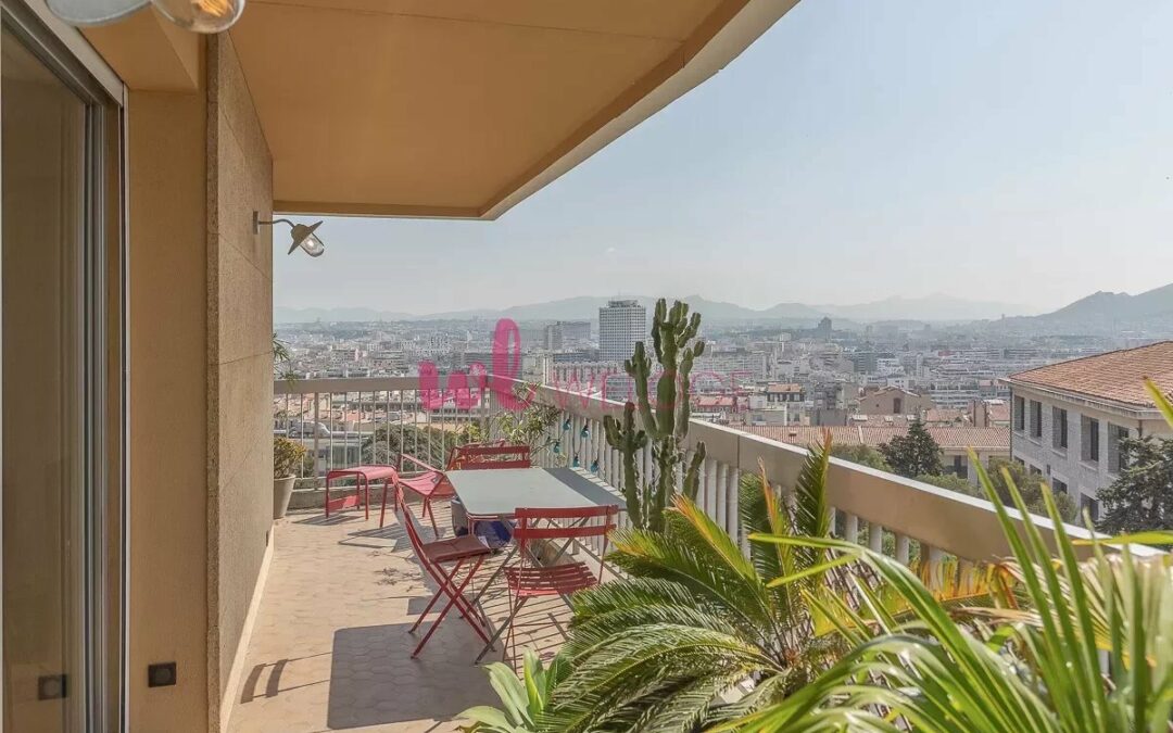 A vendre Marseille 8ème appartement 5 pièces avec terrasse, vue panoramique, garage