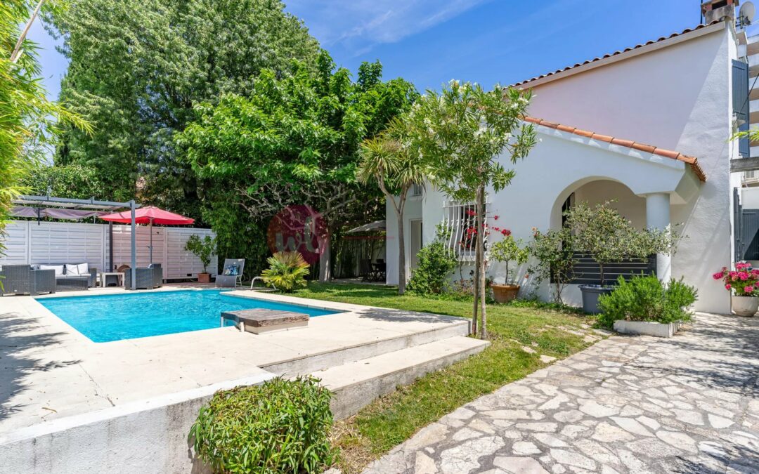 A vendre maison des années 30 avec jardin et piscine à Marseille 9ème
