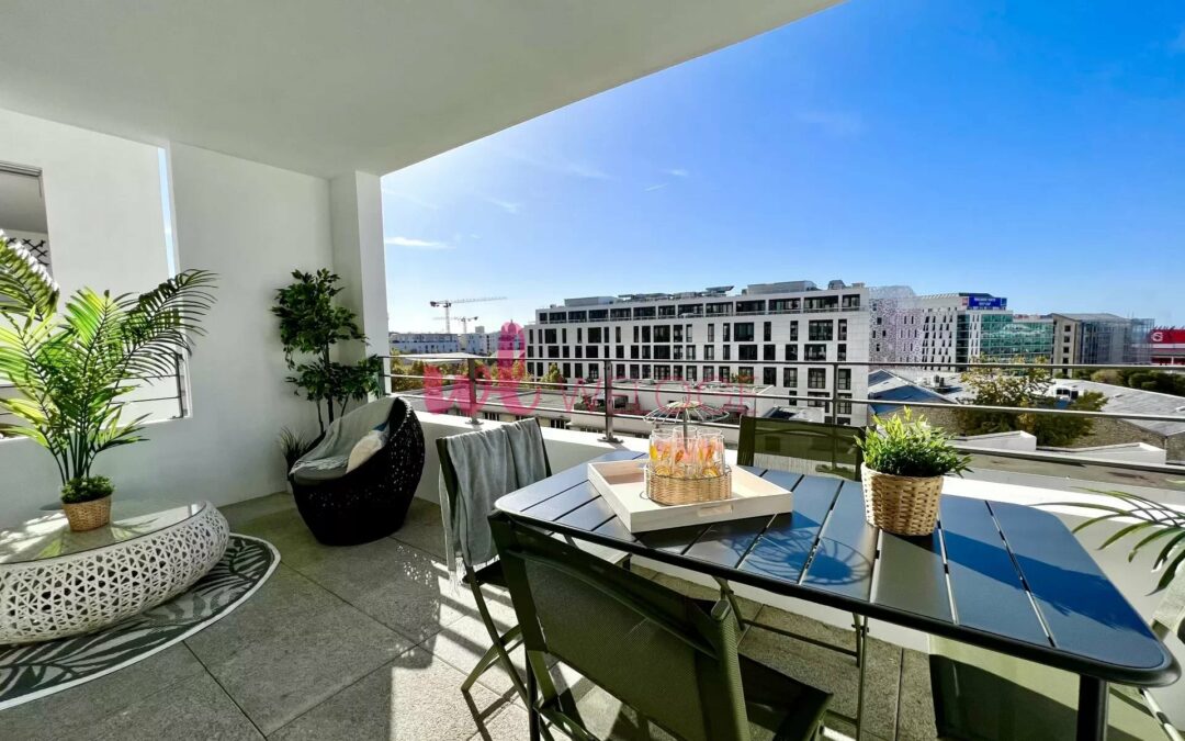 Appartement T4 moderne avec spacieuse terrasse.