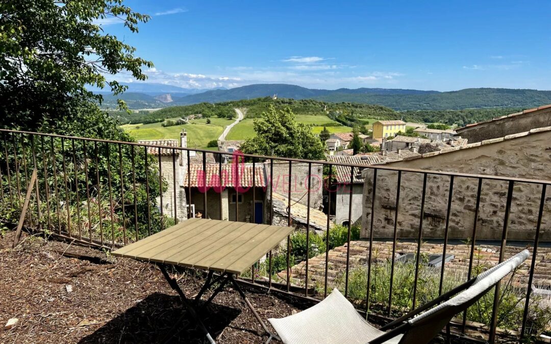 Maison de village rénovée et un terrain avec vue