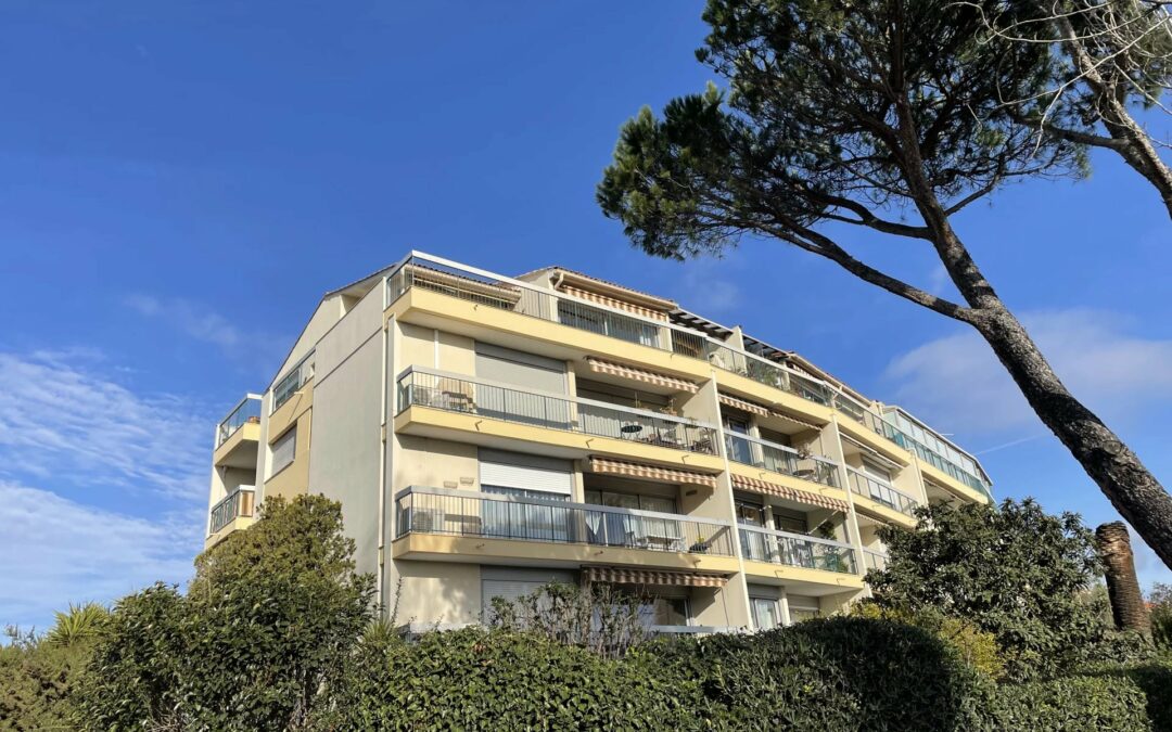 A vendre appartement 3 pièces avec terrasse plein ciel à Fréjus proche de la mer