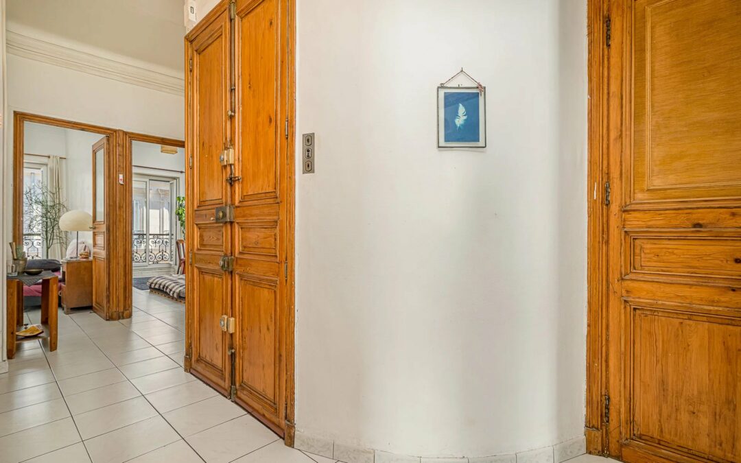 A vendre magnifique appartement 3 pièces traversant à Marseille 1er