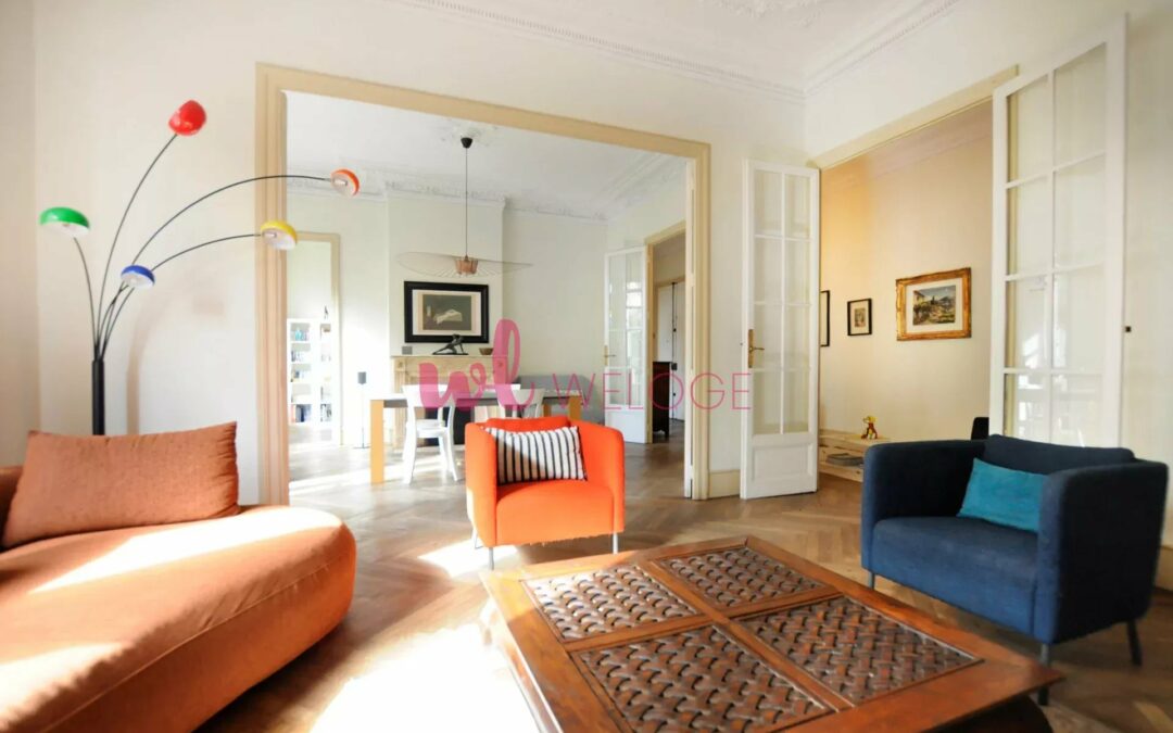 A vendre magnifique appartement 6 pièces, traversant avec terrasse dans un immeuble bourgeois à Marseille 1er