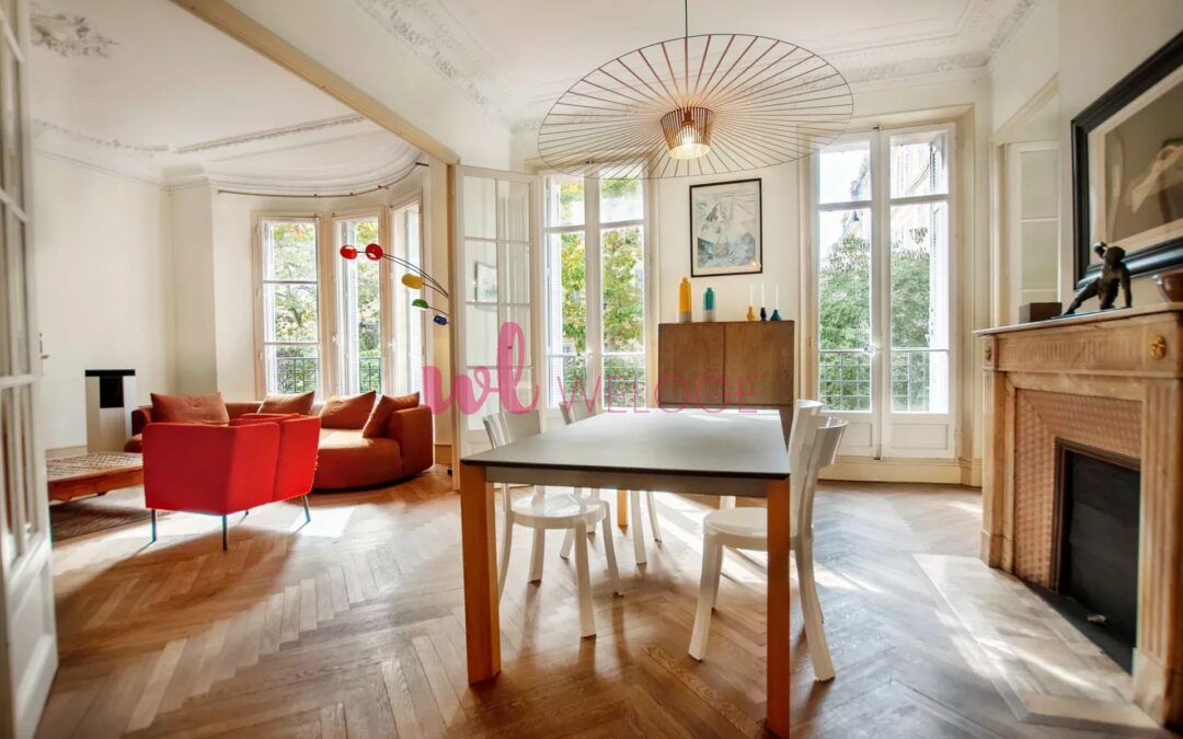 A vendre magnifique appartement 6 pièces, traversant avec terrasse dans un immeuble bourgeois à Marseille 1er