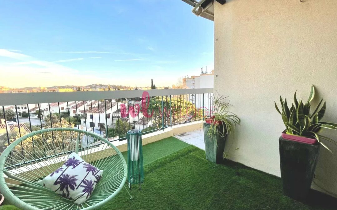 A vendre appartement 3 pièces avec terrasse plein ciel à Fréjus proche de la mer