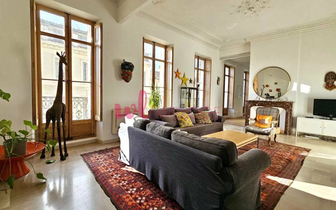 A vendre magnifique appartement 5 pièces, type haussmanien traversant avec balcon à Marseille 1er