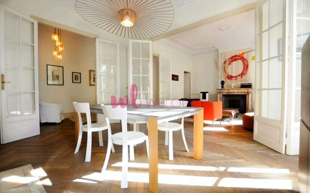 A vendre magnifique appartement 6 pièces, traversant avec terrasse dans un immeuble bourgeois à Marseille 1er