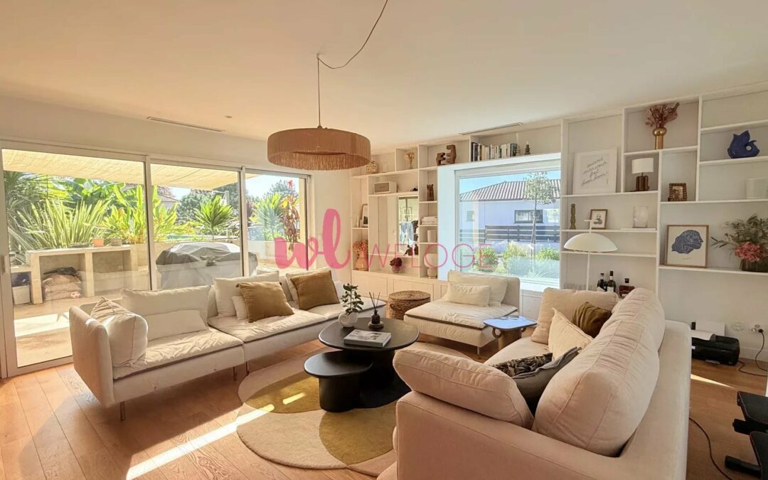 Maison contemporaine 5 pièces de 135 m² avec piscine et panneaux solaires à Heugas