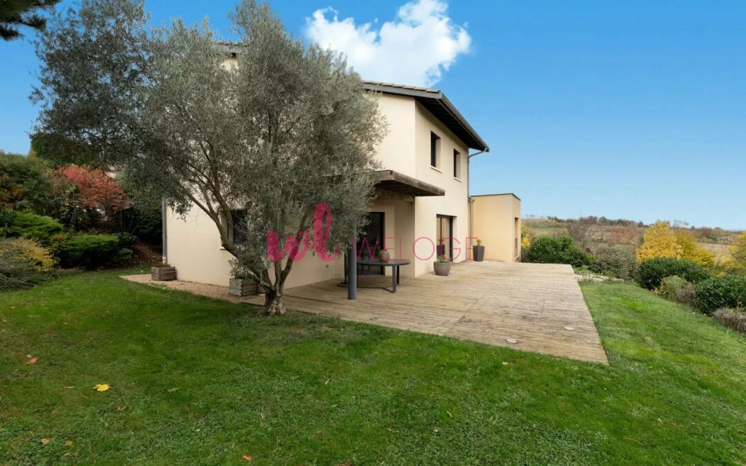 Maison contemporaine 172 m² – 4 chambres – sous-sol complet – terrain 2244 m² – piscine chauffée