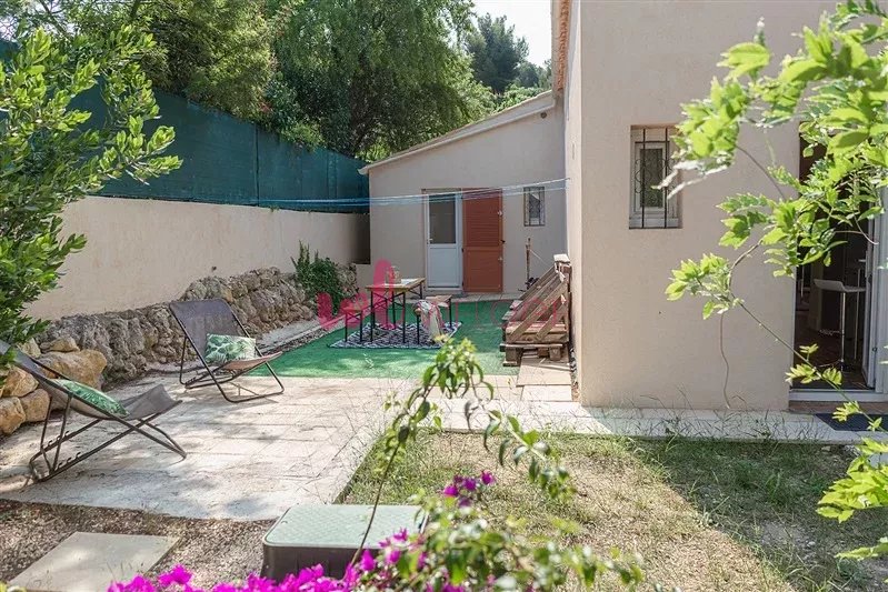 A vendre maison contemporaine 5 pièces avec jardin à Sausset-les-Pins à 2 pas de la mer