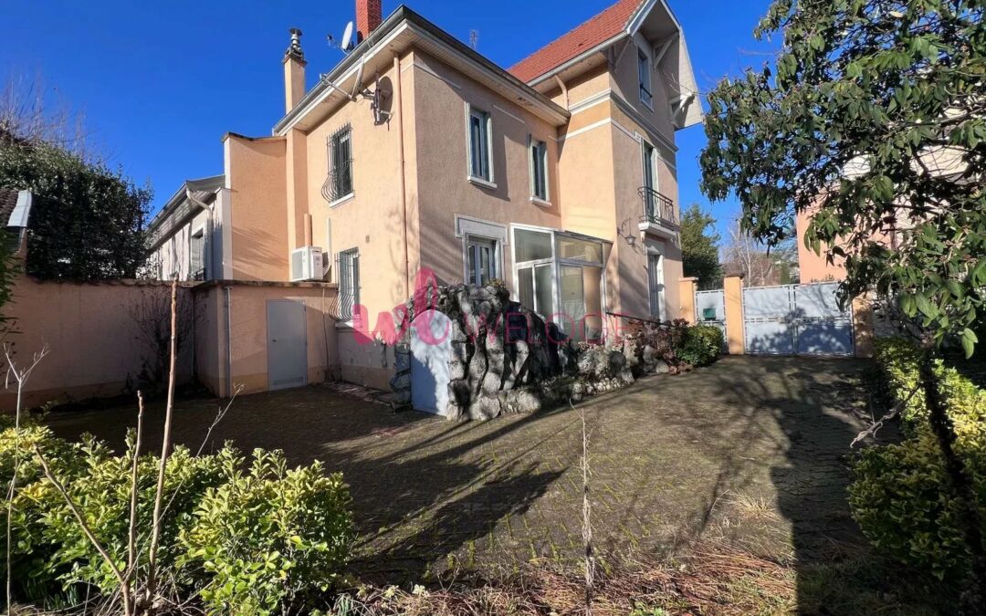 Maison ancienne au fort potentiel – 110 m² – Terrain 300 m² – Garage & cave voûtée