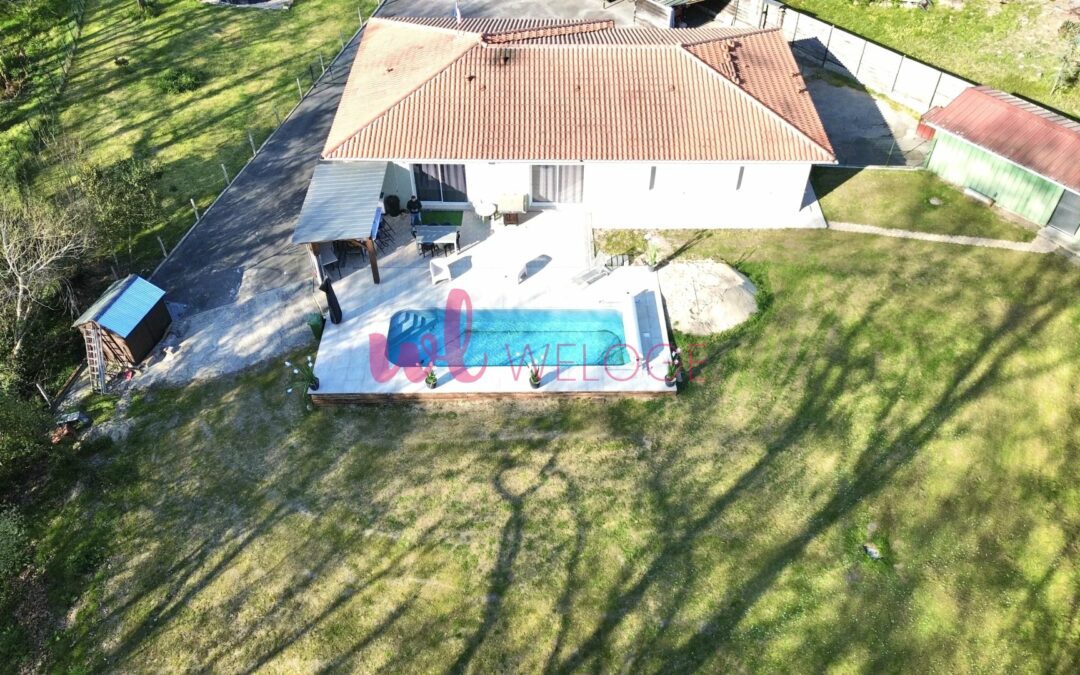 Maison familiale de 145m2 sur 2000m2 de terrain avec piscine, vue dégagée et prestations de qualité