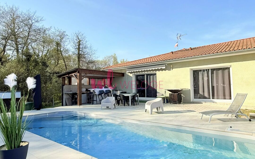 Maison familiale de 145m2 sur 2000m2 de terrain avec piscine, vue dégagée et prestations de qualité