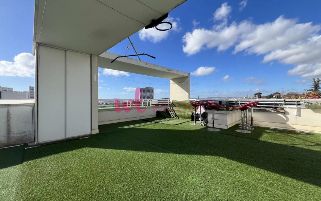 A VENDRE T5 TOIT TERRASSE VUE MER MERLAN