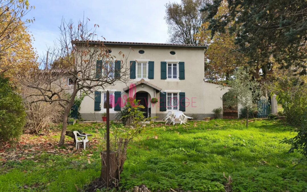 Trés belle maison ancienne de 137m2 sur un terrain de 2391m2