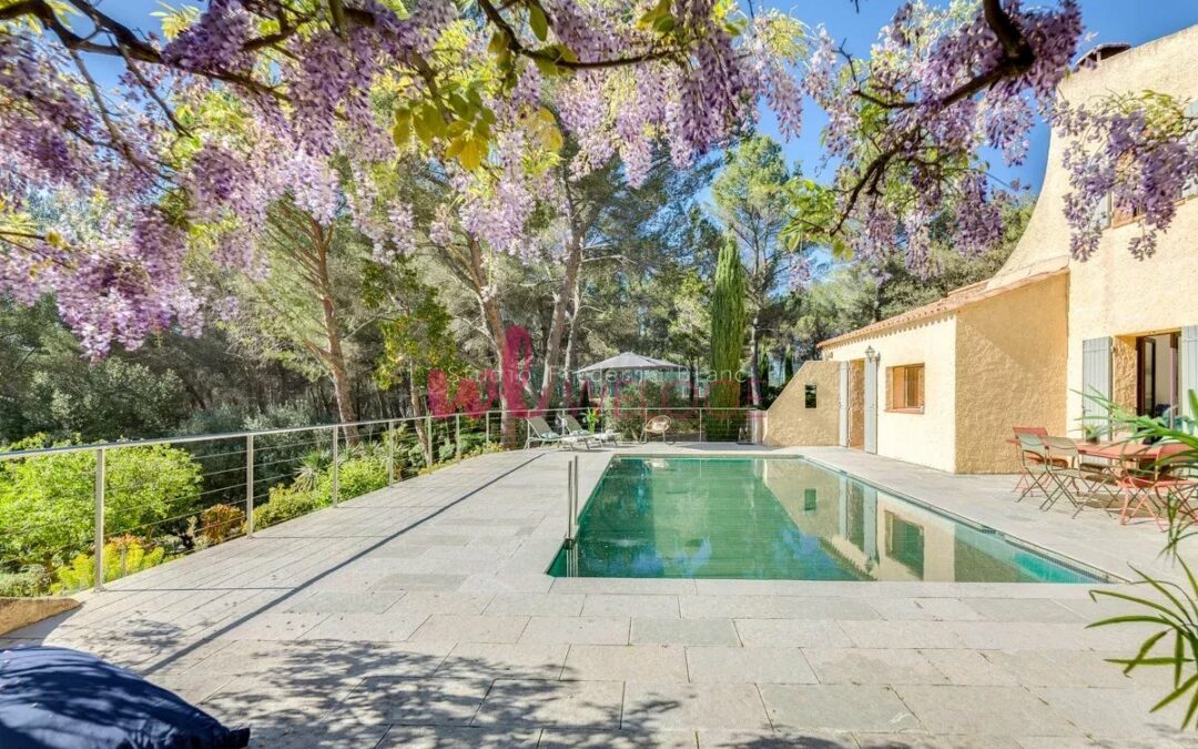 Propriété d&rsquo;exception – 2 habitations – Dépendance – Piscine – Tennis – Garage