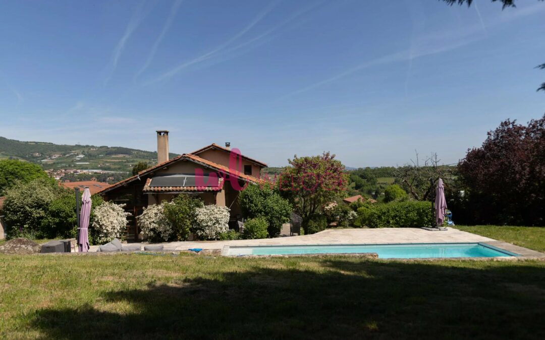 MAISON DE CHARME AVEC PISCINE A THURINS