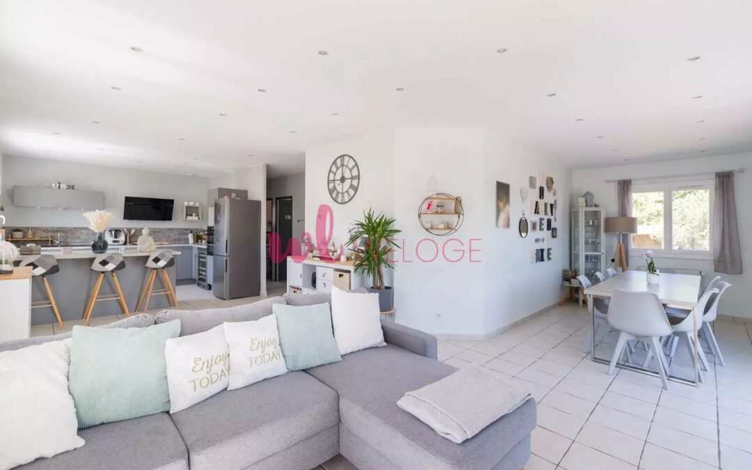 Maison de 100 m² de plain-pied avec piscine – proche centre Pusignan