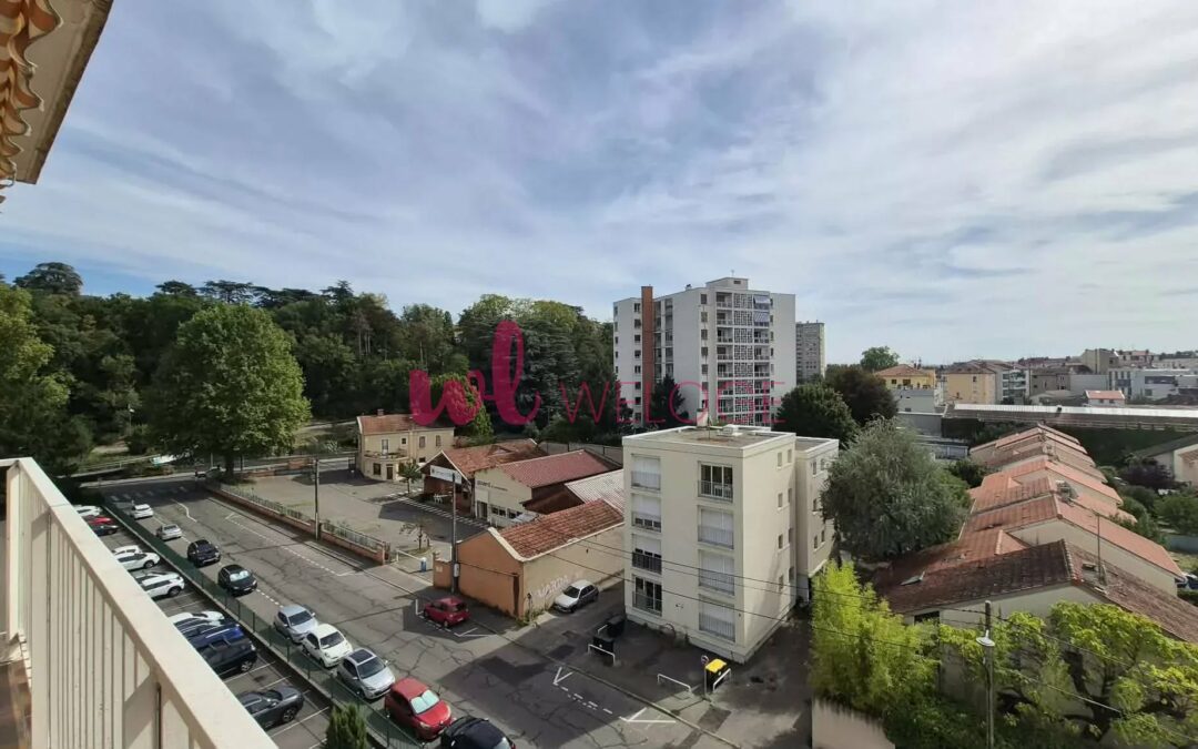 Oullins – T4 de 80 m² au 5e étage, vue dégagée et deux balcons